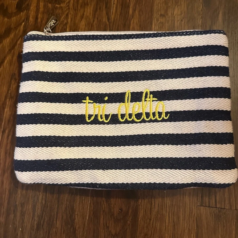 Tri Delta Pouch - Picture 1 of 4